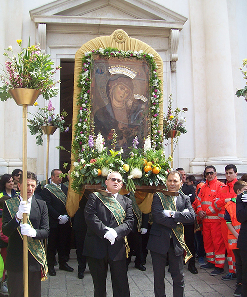 Processione-della-Madonna-della-Fonte.10