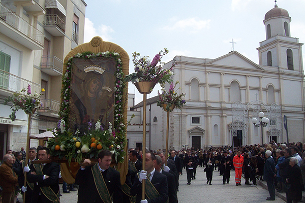 Processione-della-Madonna-della-Fonte.12
