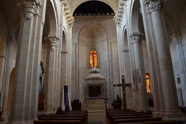 6interno-chiesa-ruvo-di-puglia