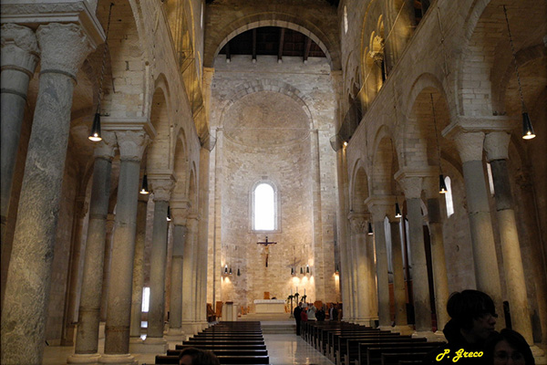 8cattedrale-trani-chiesa-superiore